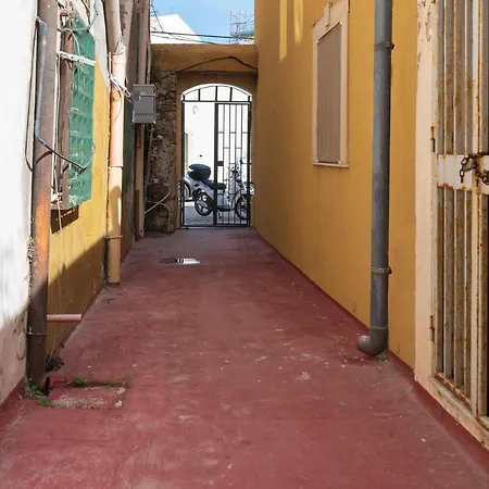 Giggiotto Rosso Sopra Syrakuzy